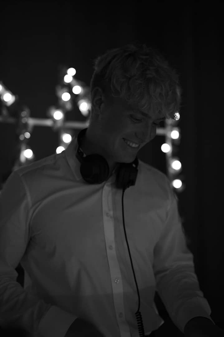 Hochzeits DJ Nathan White Potrait